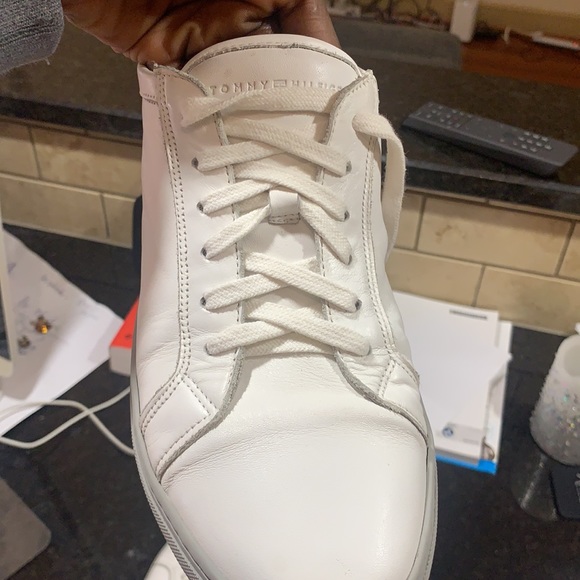 Tommy Hilfiger - Picture 3 of 6